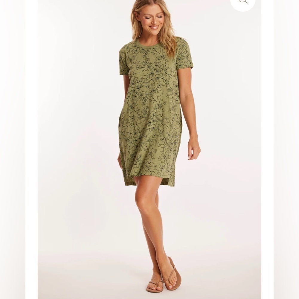 NWT Short Sleeve Crewneck T-Shirt Dress Green Floral Size Small